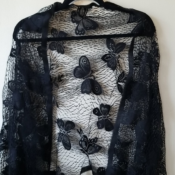 Black butterfly shawl 🦋 - Picture 2 of 8